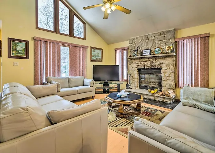 Pet-Friendly Poconos Vacation Rental With Hot Tub!