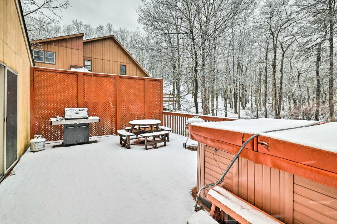 Pet-friendly Poconos Vacation With Hot Tub! Holiday home