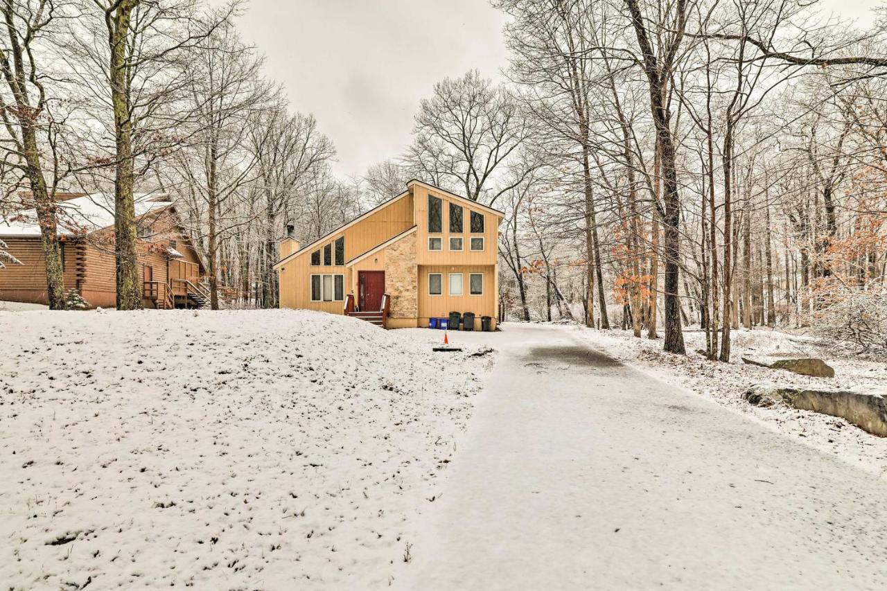 Holiday home Pet-friendly Poconos Vacation With Hot Tub! Bushkill