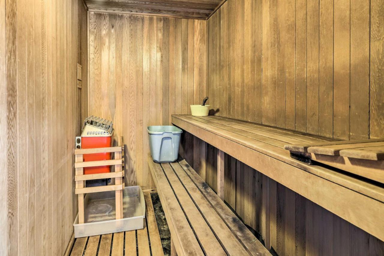 Pet-friendly Poconos Vacation With Hot Tub! Holiday home Bushkill