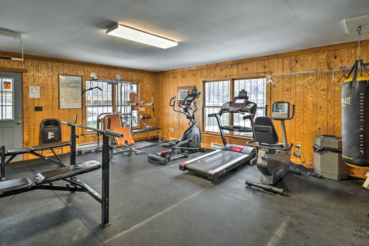 Holiday home Pet-friendly Poconos Vacation With Hot Tub! *