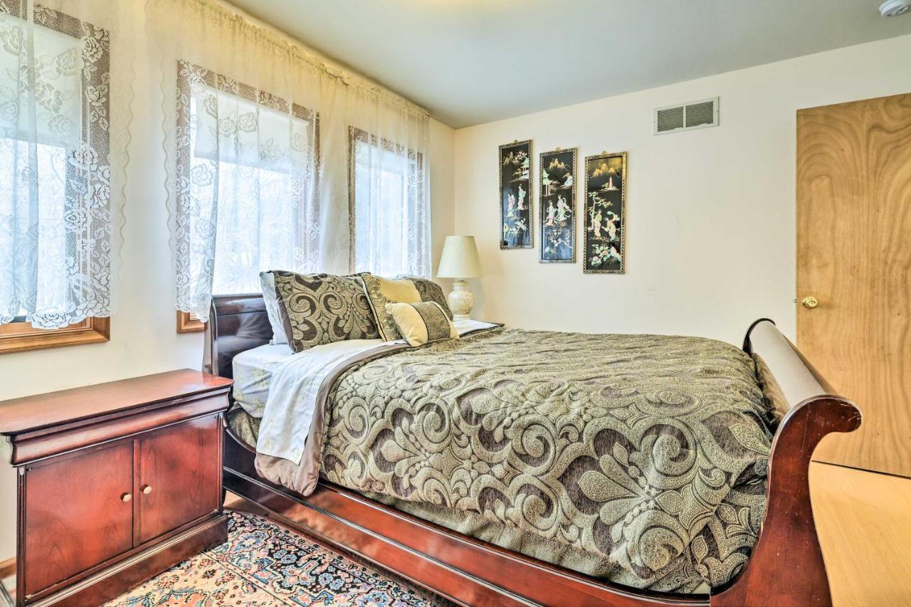 Pet-friendly Poconos Vacation With Hot Tub! Bushkill