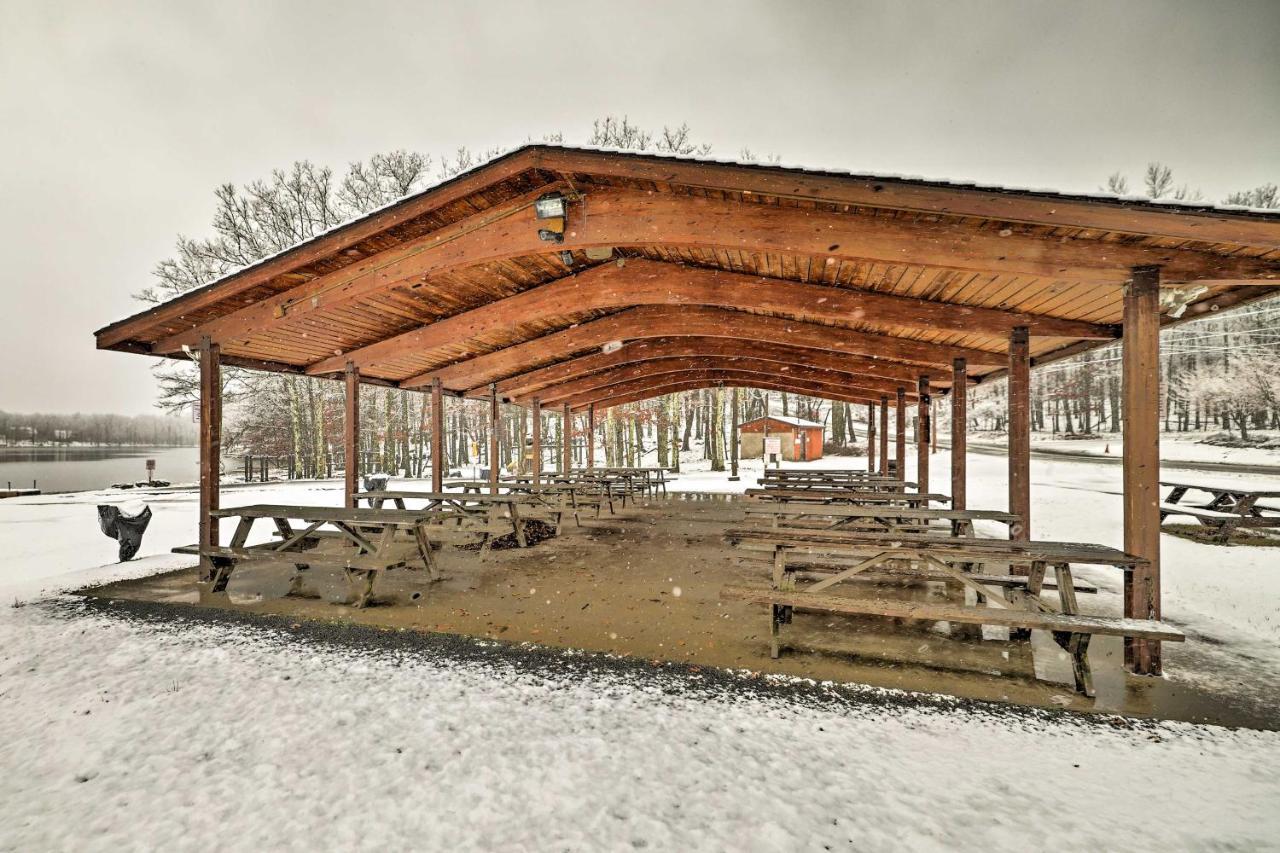 Pet-friendly Poconos Vacation With Hot Tub! Holiday home Bushkill