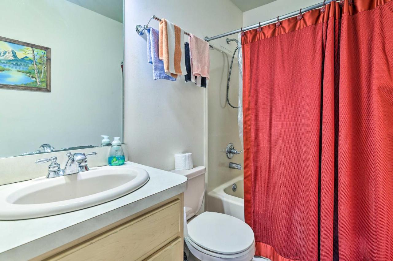 Pet-friendly Poconos Vacation With Hot Tub! * Bushkill
