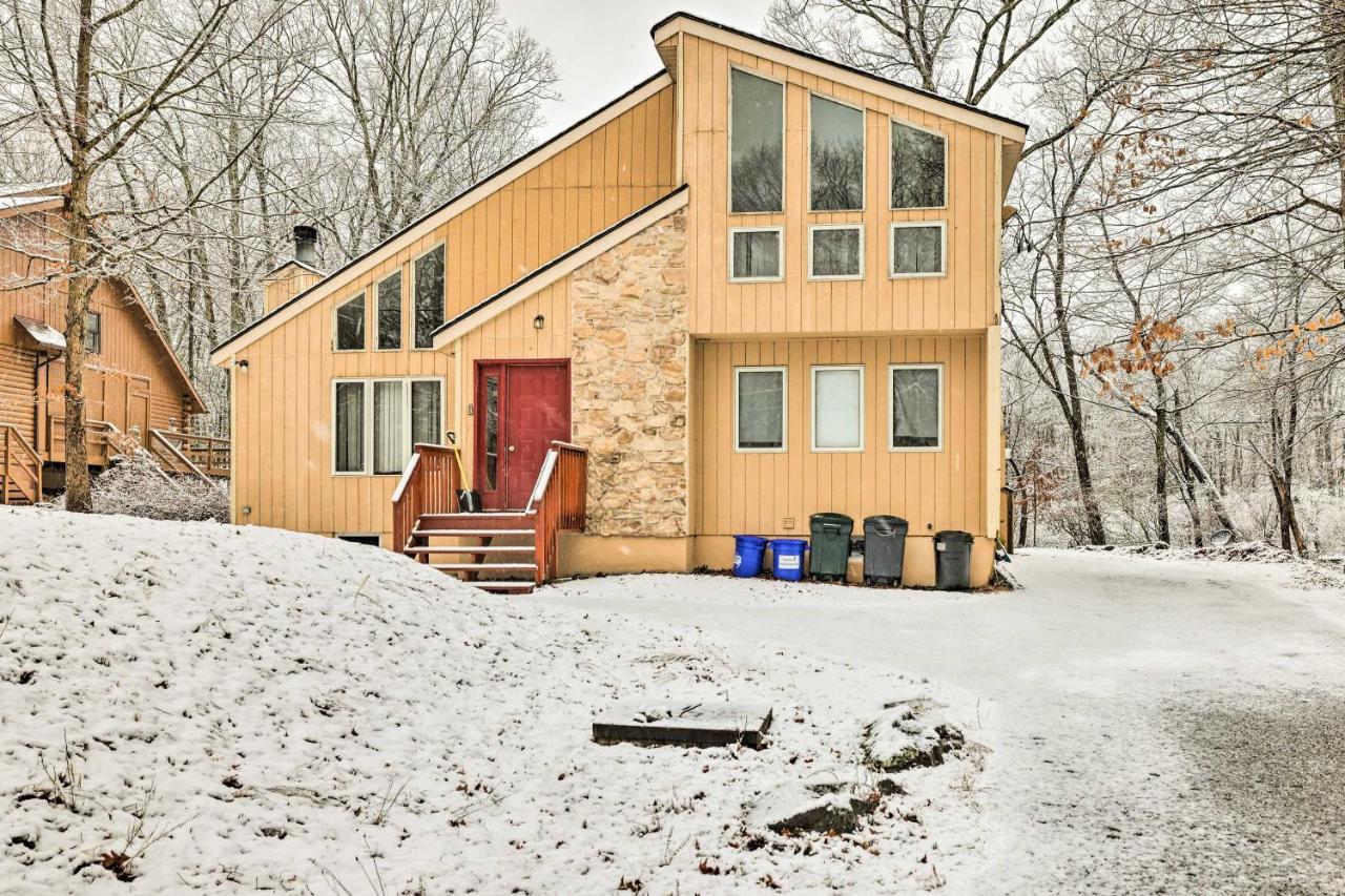 Pet-friendly Poconos Vacation With Hot Tub!